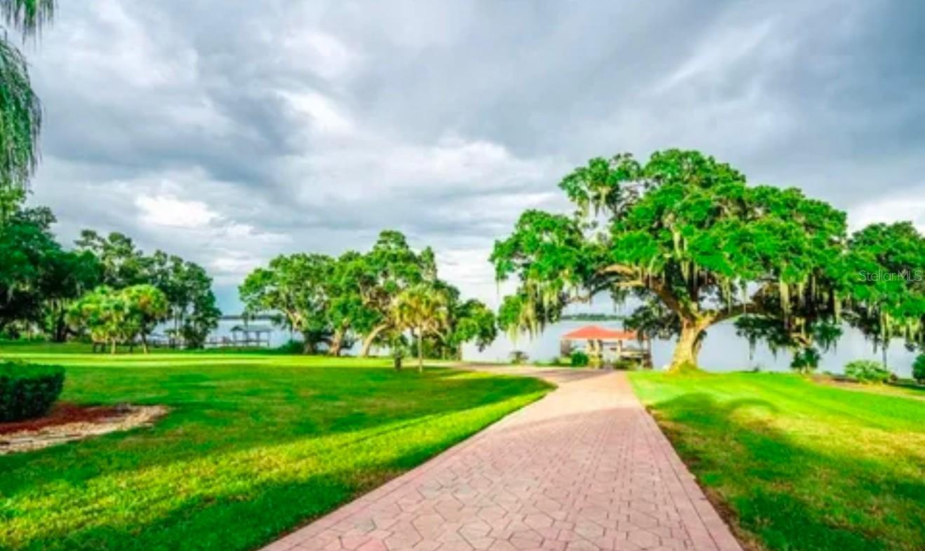 Farm and Lakefront Estate near Tampa, FL - bring the horses and farm animals $4,900,000